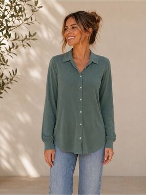 Green Envelope | Sage Green Button Front Blouse Collared Long Sleeve |  Medium